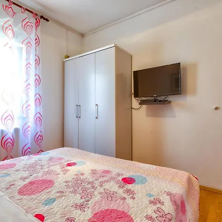 Tolles Meri 3 Mit Grill Und Garten Apartment Mali Losinj