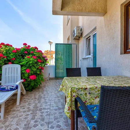 Tolles Meri 3 Mit Grill Und Garten * Mali Losinj
