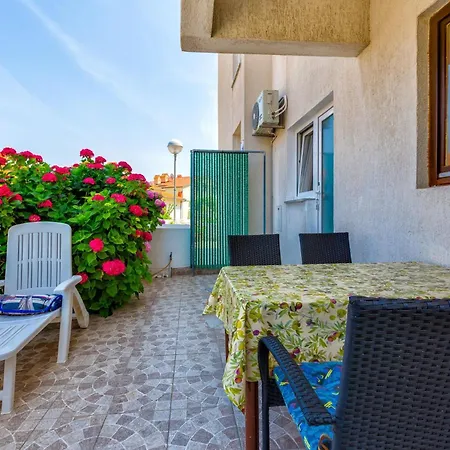 Tolles Meri 3 Mit Grill Und Garten Mali Lošinj